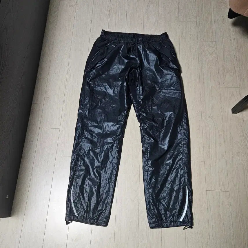 [BUNJANG] Mizuno Glossy Vinyl Pants L / 미즈노 유광 비닐 팬츠 바지L