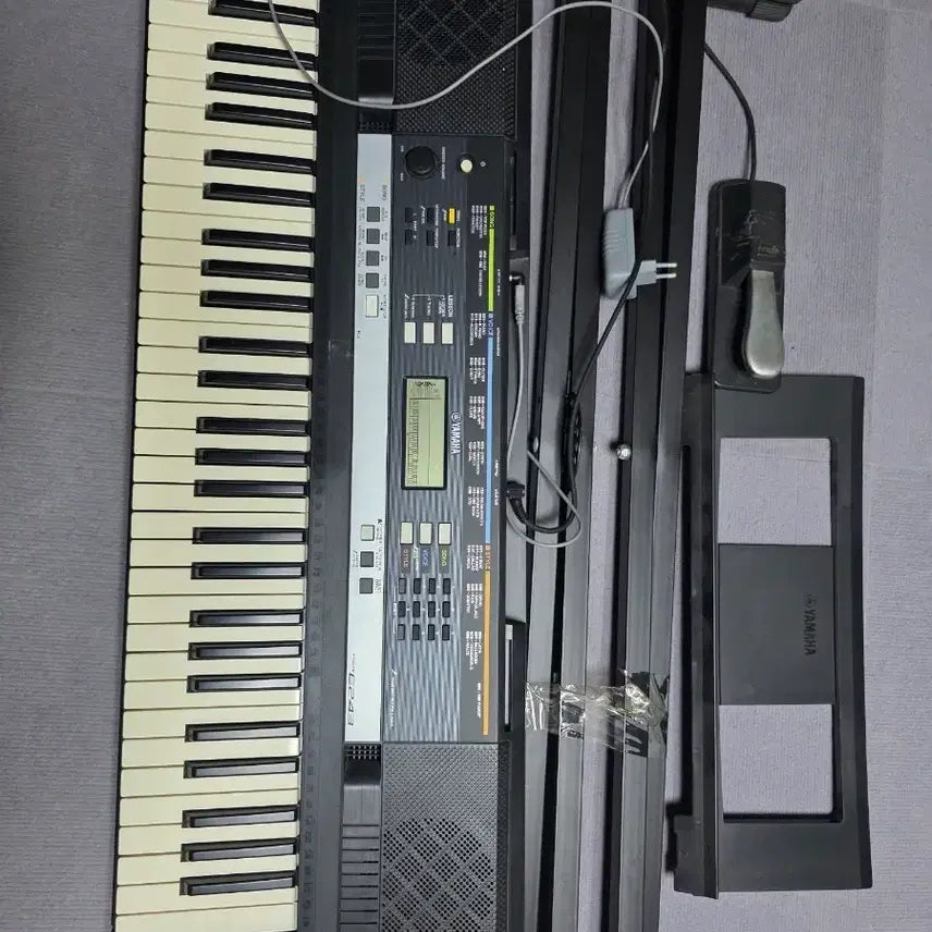 [BUNJANG] Yamaha PSR-E243 Electronic Keyboard with Stand / [직거래] 야마하 PSR-E243 전자 키보드 + 스탠드 포함