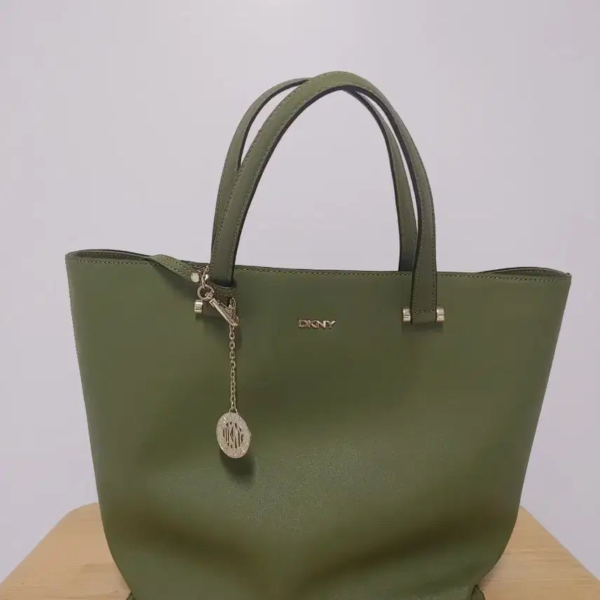[BUNJANG] DKNY Women's Tote Bag Olive Green / DKNY 여성 토트백 올리브 그린