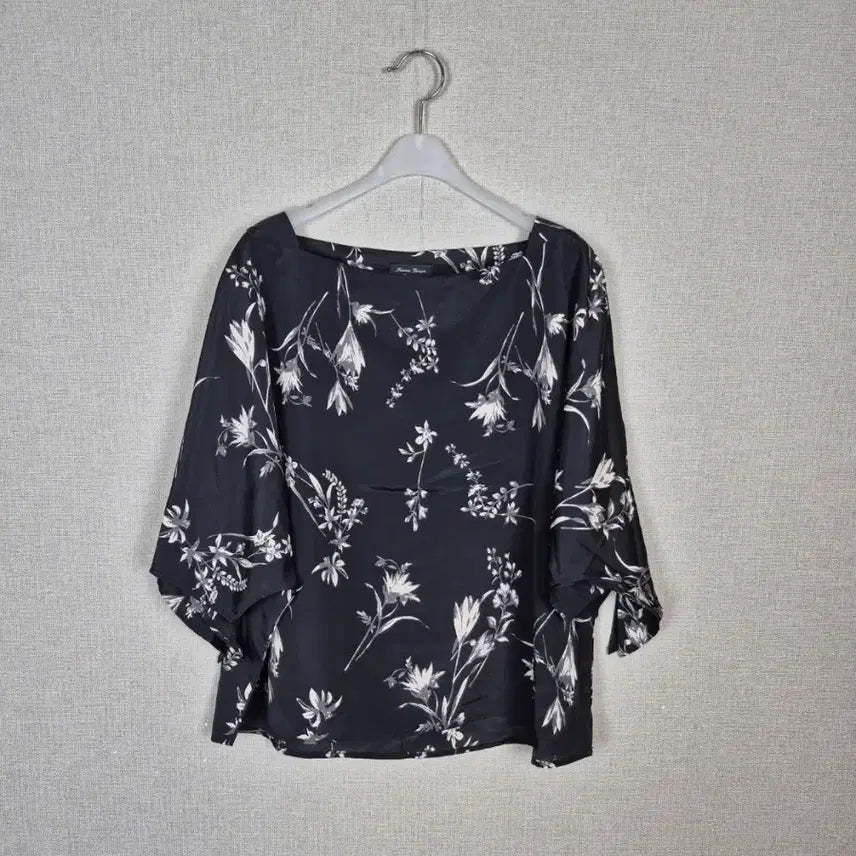 [BUNJANG] Plus Size Black Batwing Fit Flower Blouse / (#88,99추천)빅사이즈 블랙 가오리핏 플라워 블라우스