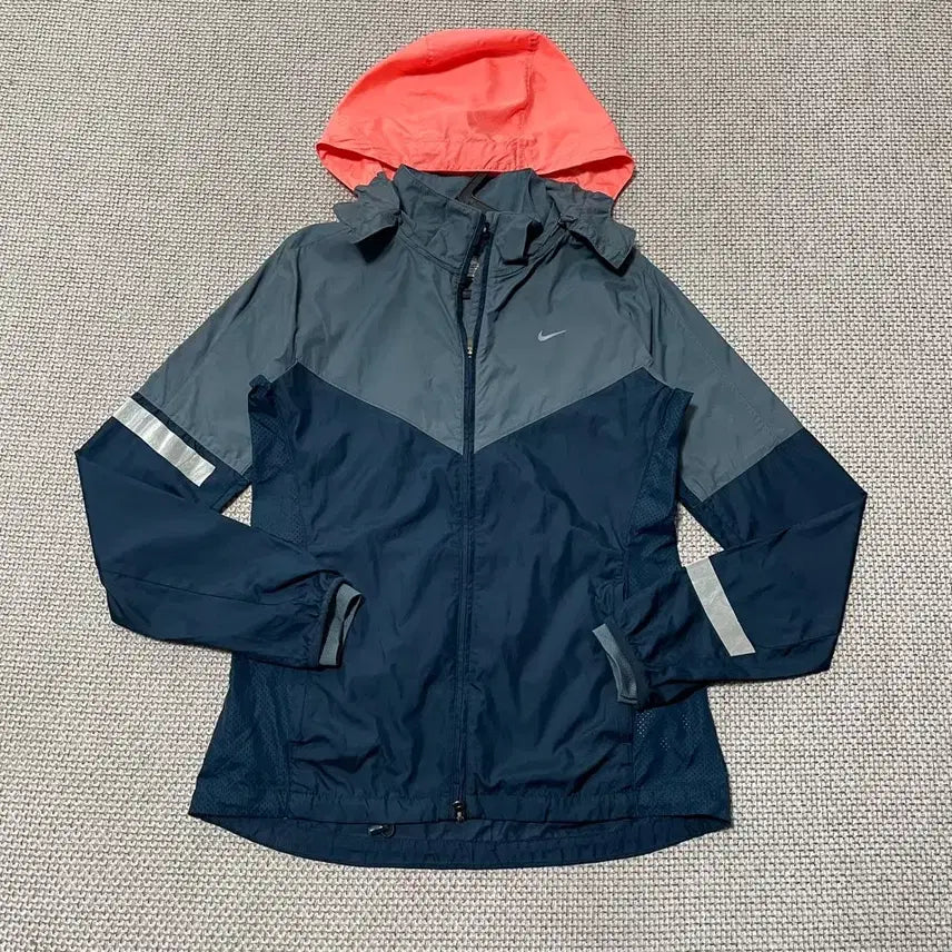 [BUNJANG] Nike Women's Lightweight Windbreaker Jacket - Size M / M 나이키 여성 경량 바람막이 A0830