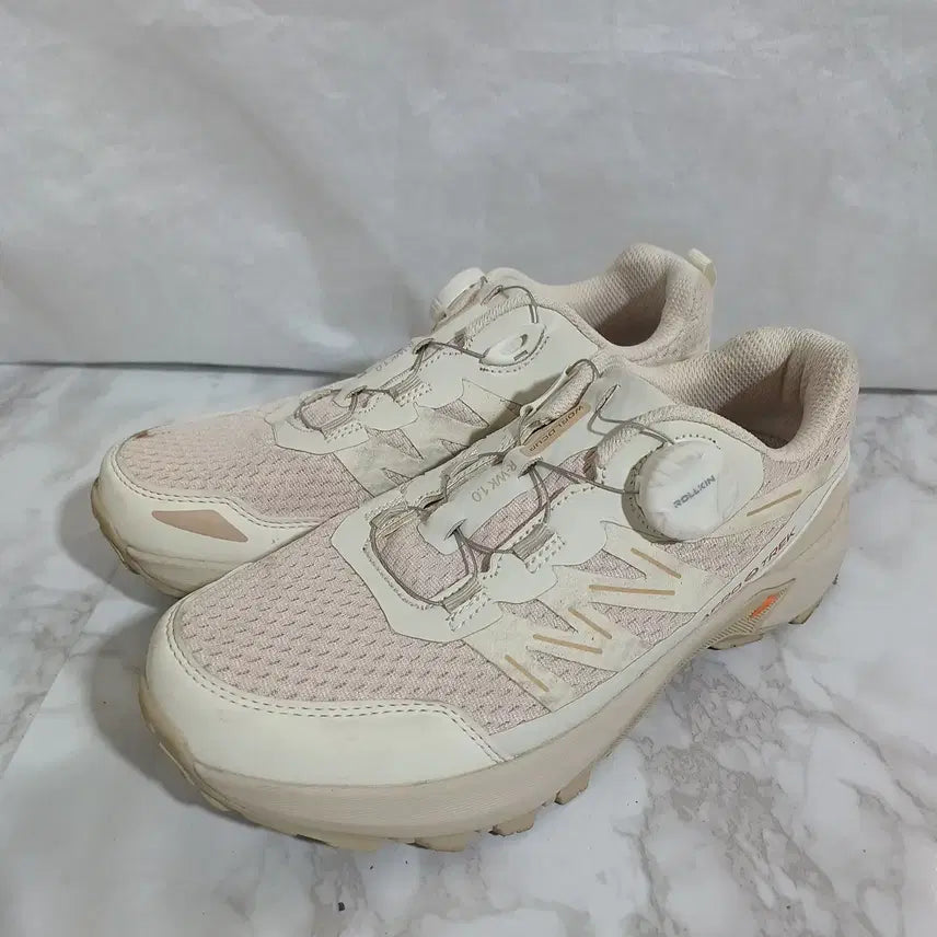 [BUNJANG] Women's BOA Dial Sneakers / 월드컵 여성 보아다이얼 운동화 240 (26D617)