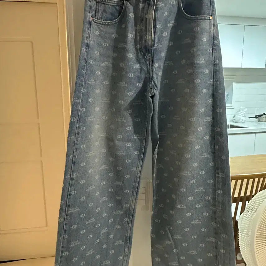 [BUNJANG] Lucky Chouette Logo Pattern Jeans / 럭키슈에뜨