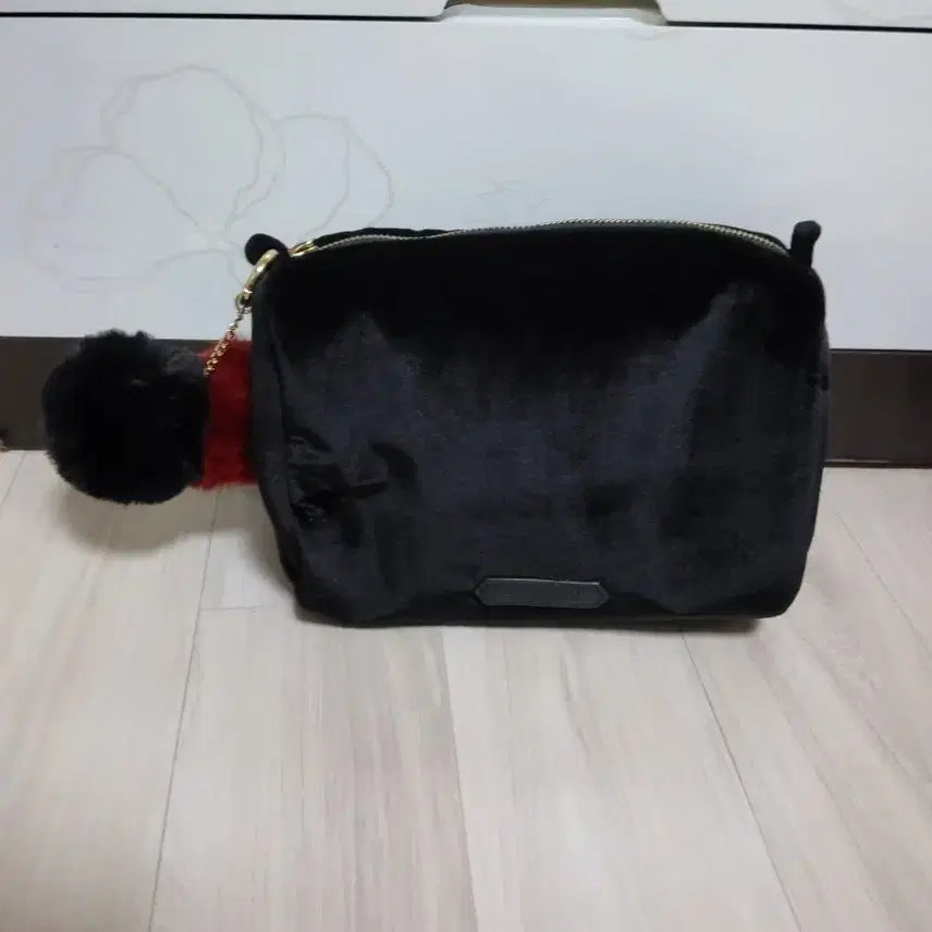 [BUNJANG] Black Faux Fur Pouch / 블랙 퍼 파우치