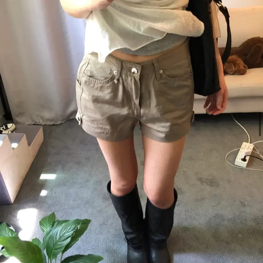 [BUNJANG] Kiira Ako Button Shorts - Size S / [새상품] 키이라 아코 버튼 쇼츠 S사이즈