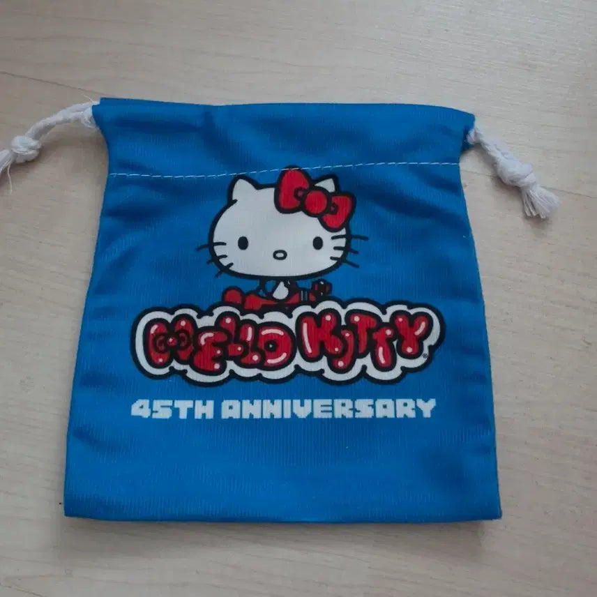 [BUNJANG] Hello Kitty 45th Anniversary Pouch / 헬로키티 45주년 기념 파우치 새상품