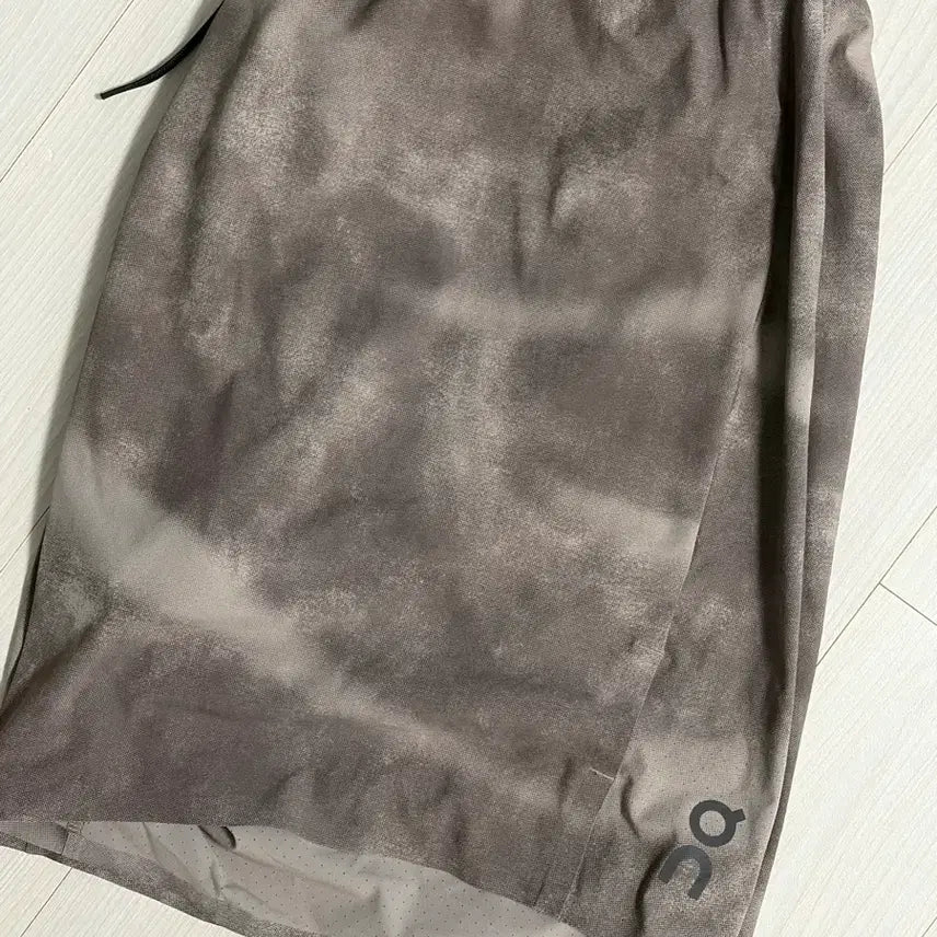 [BUNJANG] On Running Running Shorts (Size L) / 온러닝 러닝쇼츠