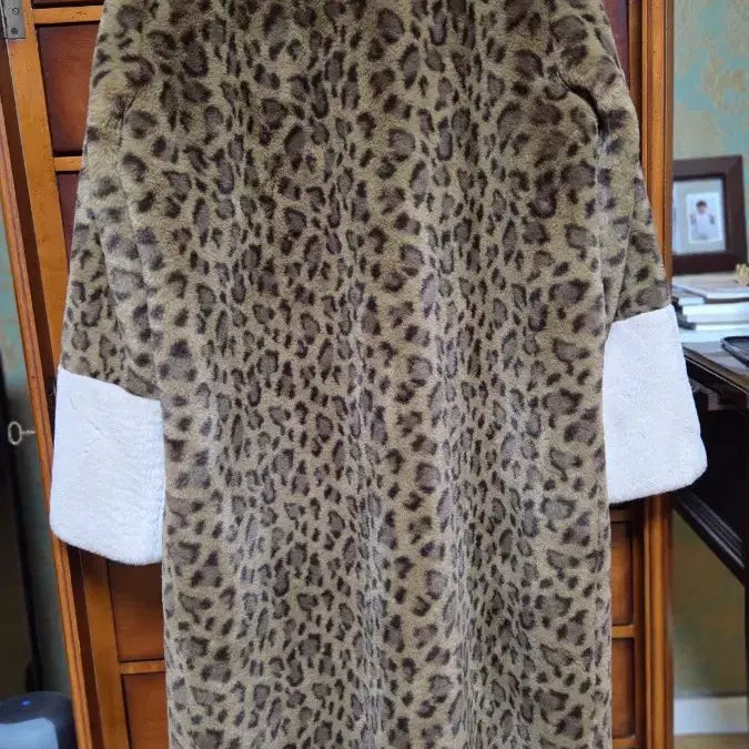 [BUNJANG] Leopard Print Fur Long Coat / 퍼 롱코트