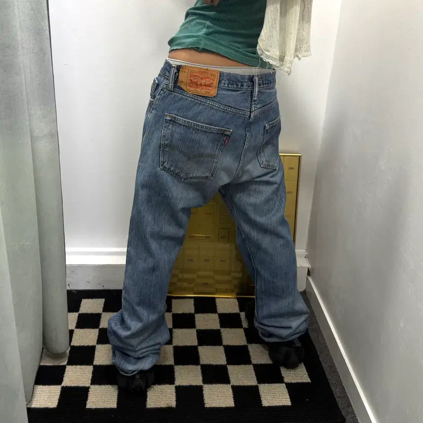 [BUNJANG] Levi's 501 Medium Blue Distressed Denim Pants / 리바이스501 중청 디스 데님팬츠