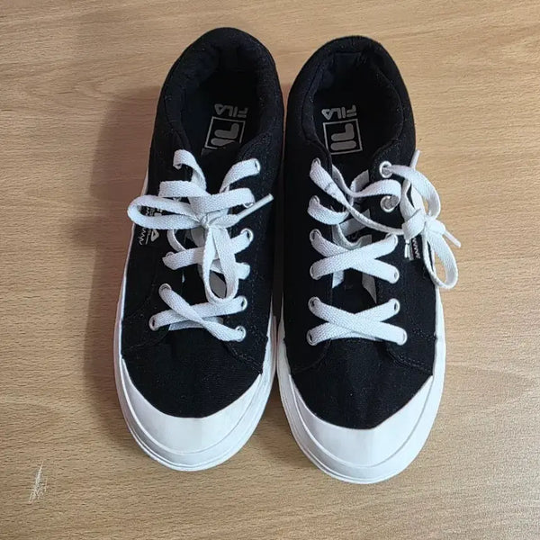 [BUNJANG] Fila Black Sneakers Size 250 / 휠라 블랙 스니커즈  사이즈 250 세탁완료