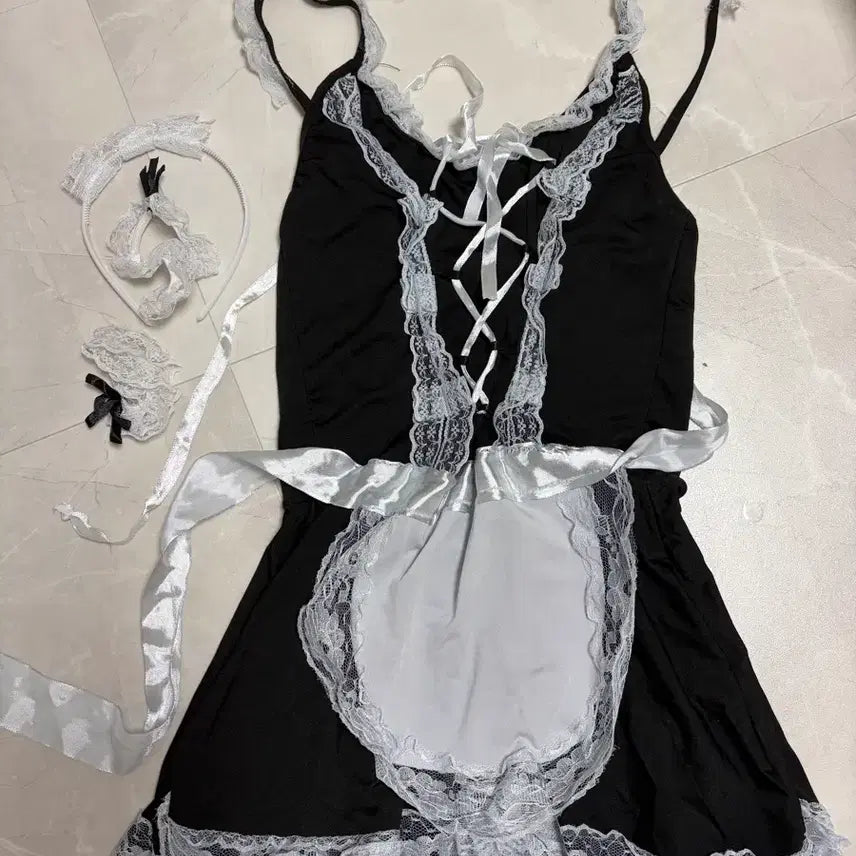 [BUNJANG] Black and White Lace Maid Costume / 코스프레 의상 메이드복 블랙 화이트 레이스
