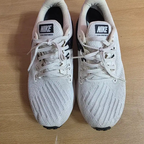 [BUNJANG] Nike Zoom Structure 22 White/Black Sneakers Size 245 / 나이키 줌 스트럭쳐 22 화이트/블랙 운동화  사이즈 245
