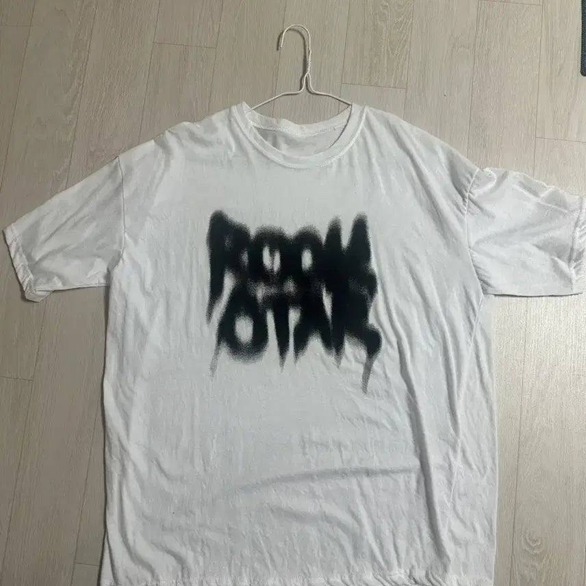 [BUNJANG] White Graphic Long-Sleeve T-Shirt / 화이트 그래픽 긴팔 티셔츠(새것)
