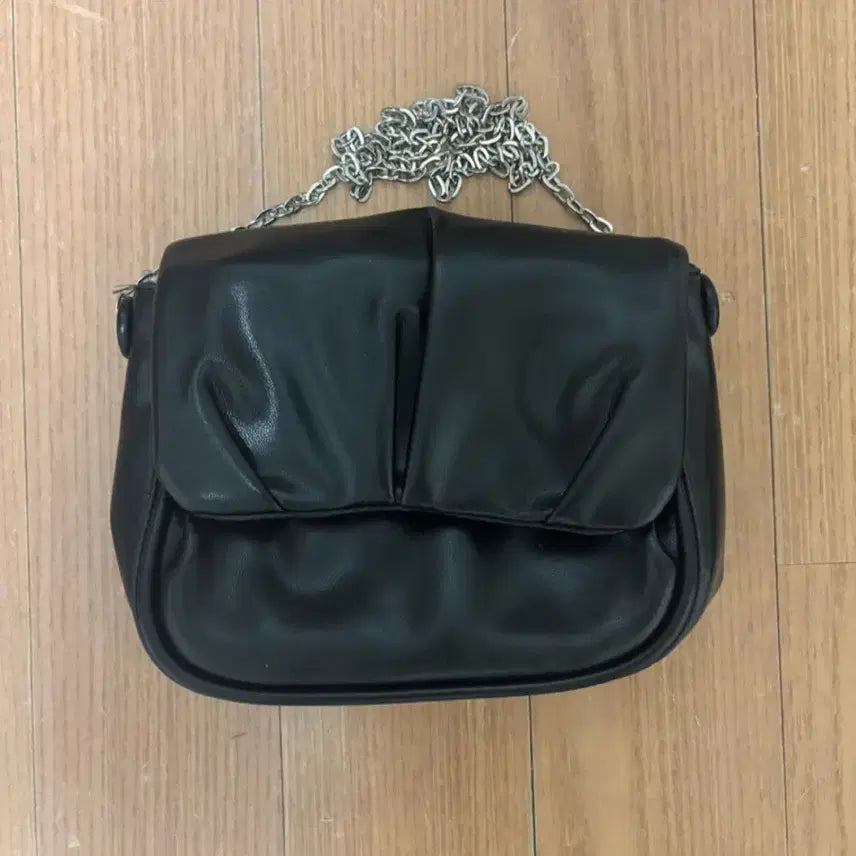 [BUNJANG] Chain Crossbody Bag / 에이블리 체인 크로스백 팝니다