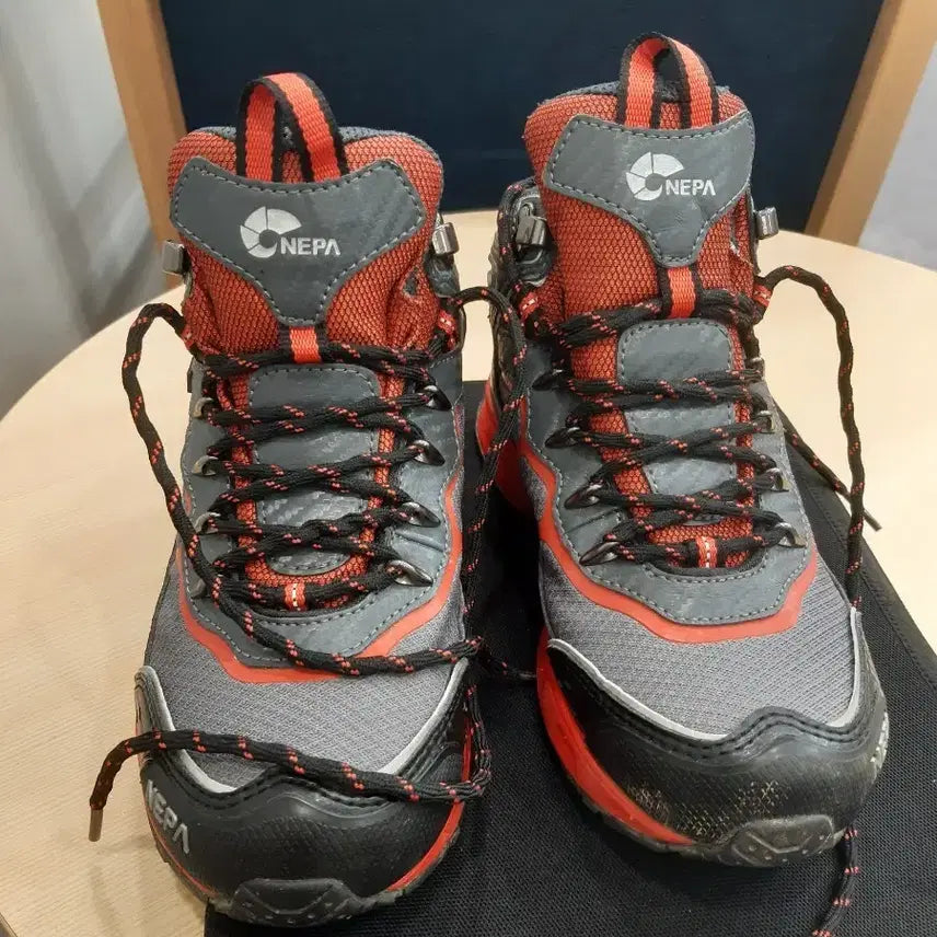 [BUNJANG] NEPA Hiking Shoes 230 / 네파 등산화 230