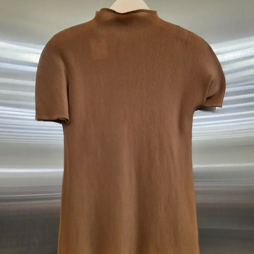 [BUNJANG] Pleats Please Brown Mock Neck Short Sleeve Top / 플리츠플리츠 브라운 모코넥 반팔 탑