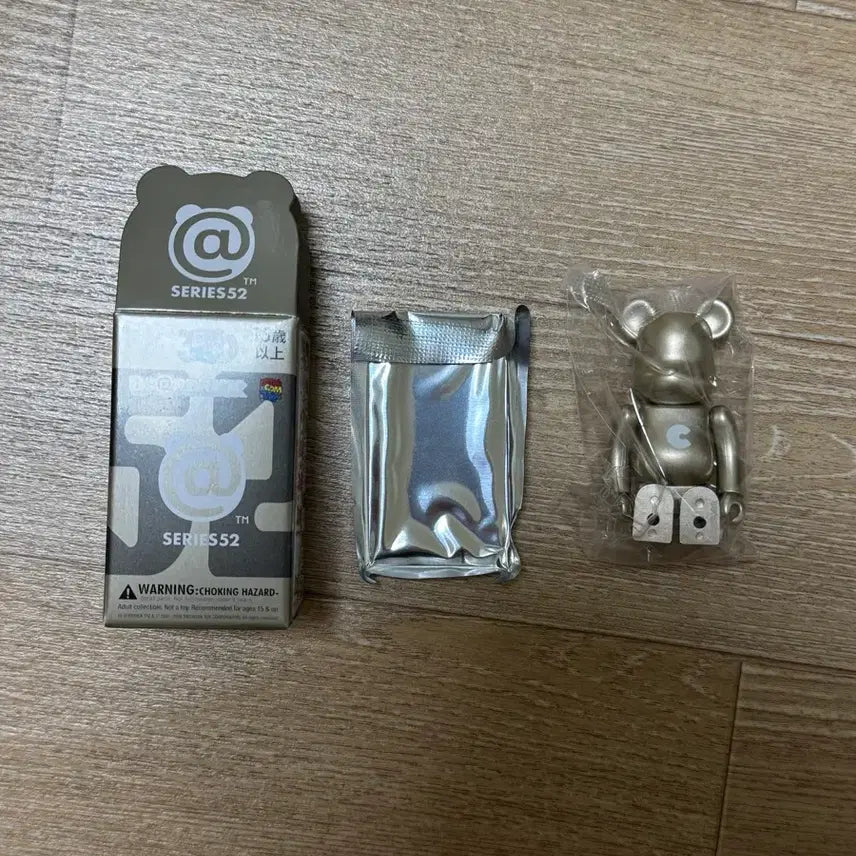 [BUNJANG] Bearbrick 52nd Basic Gold (Sealed) / 베어브릭 52탄 베이직 골드(미개봉)