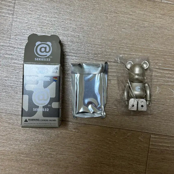 [BUNJANG] Bearbrick 52nd Basic Gold (Sealed) / 베어브릭 52탄 베이직 골드(미개봉)