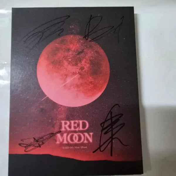 [BUNJANG] KARD Red Moon 4th Mini Album Signed CD / KARD RED MOON 4집 미니앨범 친필 사인 cd 입니다  깨끗합니다