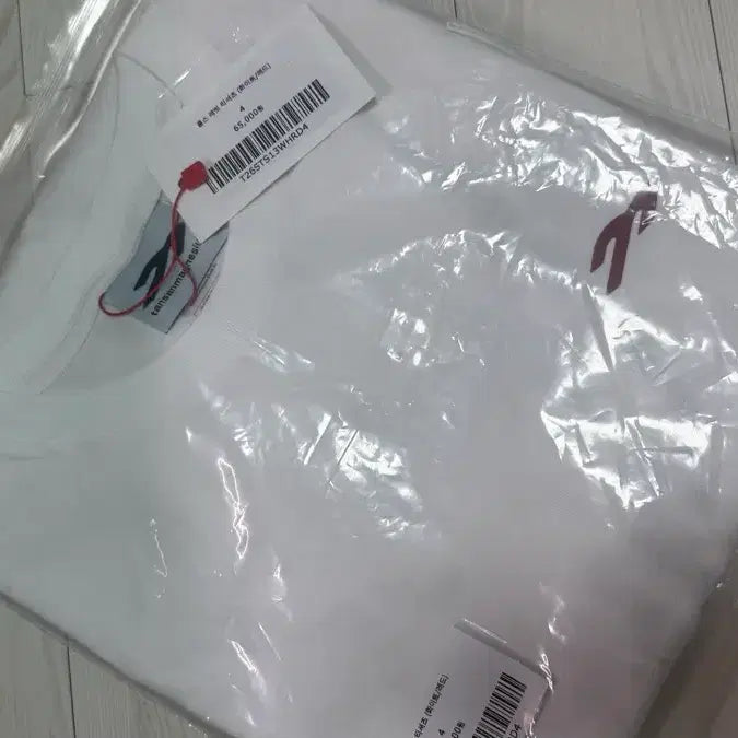 [BUNJANG] White Rabbit Half Sleeve T-Shirt / 탄산마그네슘 화이트레드 홀스래빗 반팔