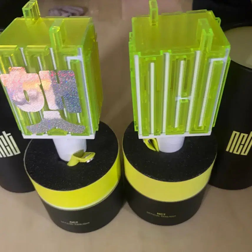 [BUNJANG] NCT Official Lightstick Haechan Version & Original Version / 싸게팔아요 하나는 해찬이고 하나는 원본입니다