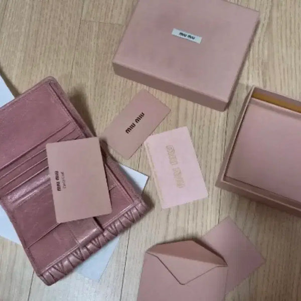 [BUNJANG] Miu Miu Matelassé Wallet / 미우미우 마테라쎄 반지갑 (풀구성)
