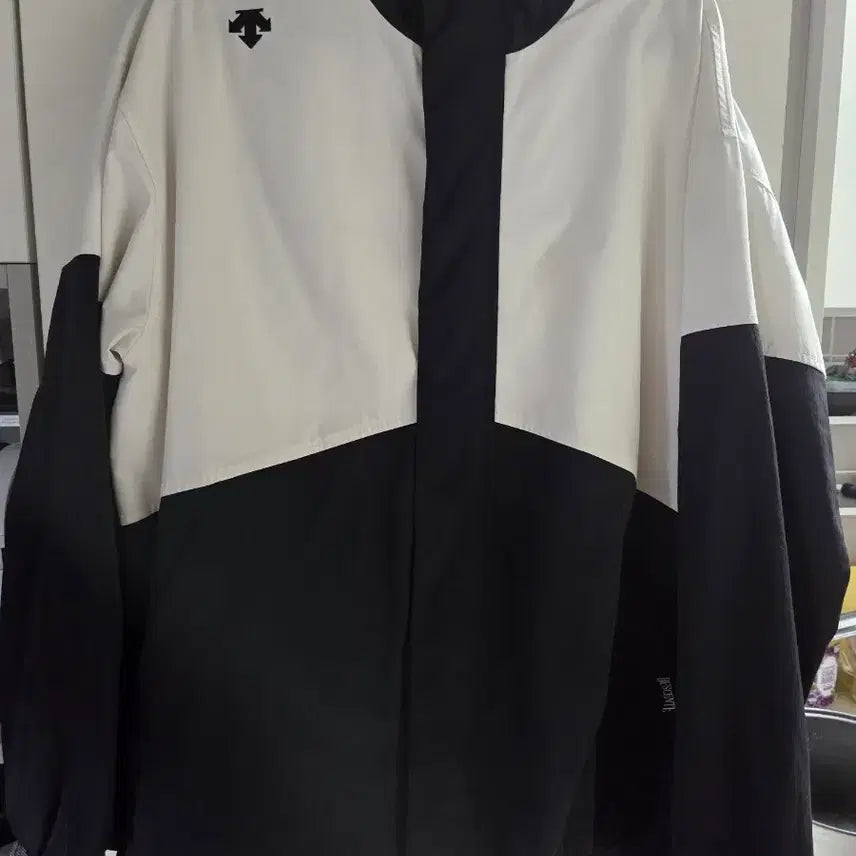 [BUNJANG] Descente Color Block Windbreaker Jacket / 데상트 바람막이 점퍼 화이트/블랙