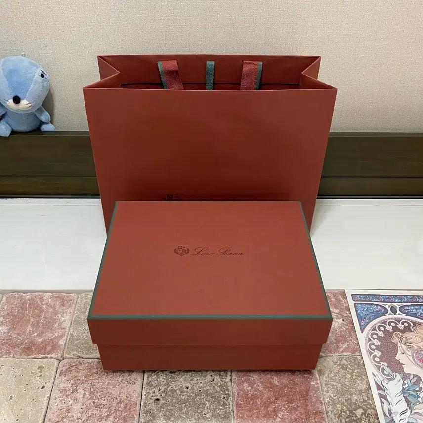 [BUNJANG] Loro Piana Box with Shopping Bag / 로로피아나 박스(24x18.5x10) + 쇼핑백