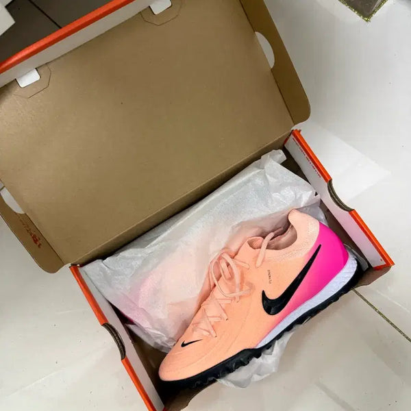 [BUNJANG] Nike Phantom GX2 Pro TF Soccer Cleats (250) / 나이키 팬텀 GX2 프로 TF 250