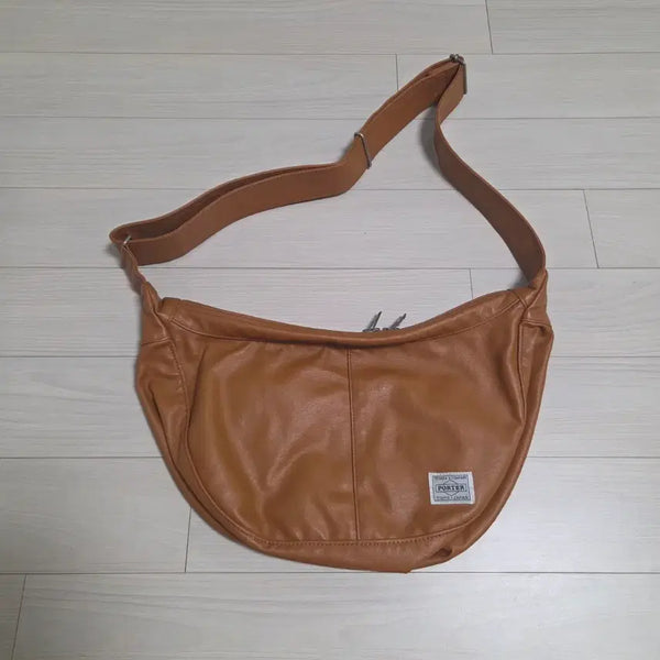 [BUNJANG] Yoshida Porter Freestyle Small Shoulder Bag Camel / 요시다포터 프리스타일 숄더백 카멜 스몰 반달백 porter