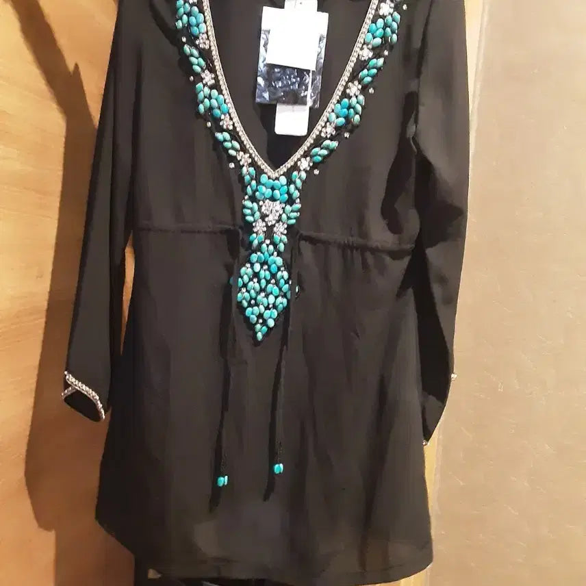 [BUNJANG] Black Beaded Tunic Blouse / 블랙 비즈 장식 튜닉