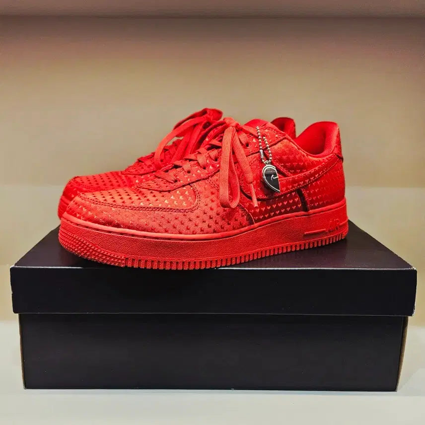 [BUNJANG] Nike Air Force 1 Valentine's Day Red (275mm) / 나이키 에어포스1 발렌타인데이 레드 275