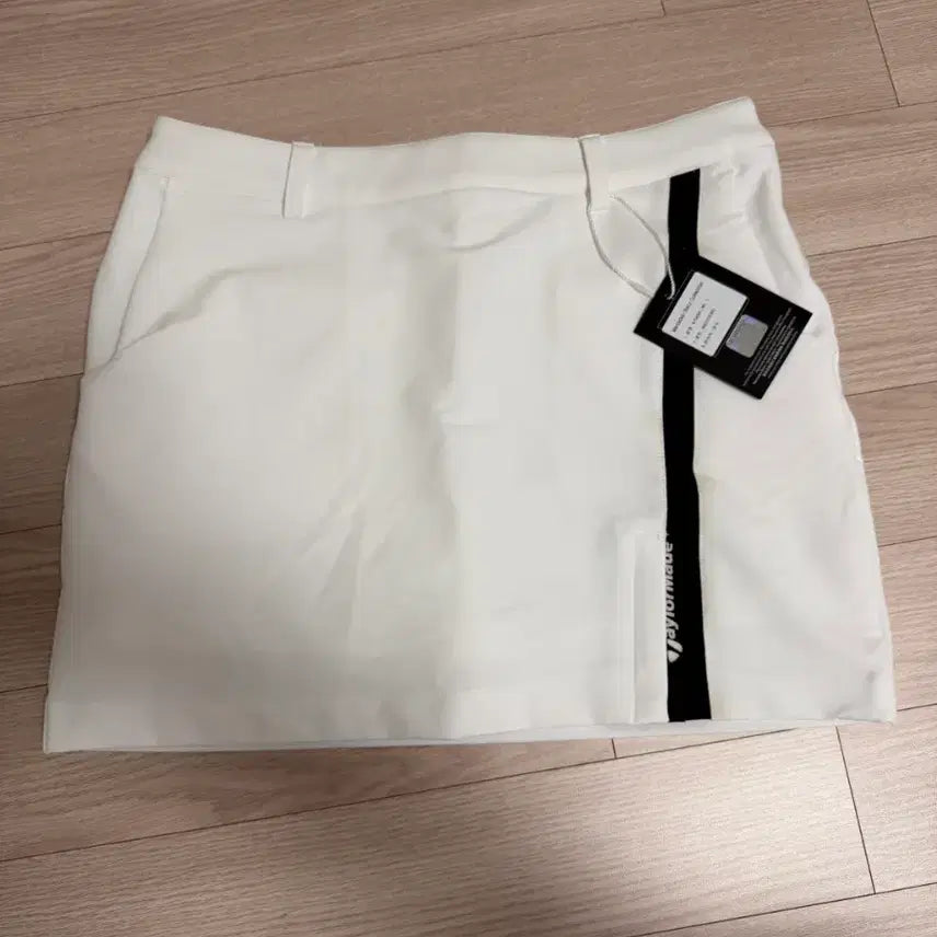 [BUNJANG] TaylorMade Golf Skirt (Size L) / 테일러메이드 골프 스커트