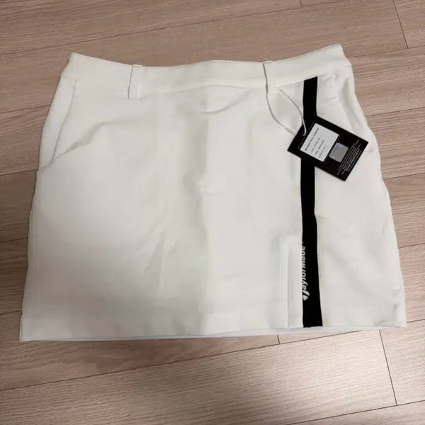 [BUNJANG] TaylorMade Golf Skirt (Size L) / 테일러메이드 골프 스커트