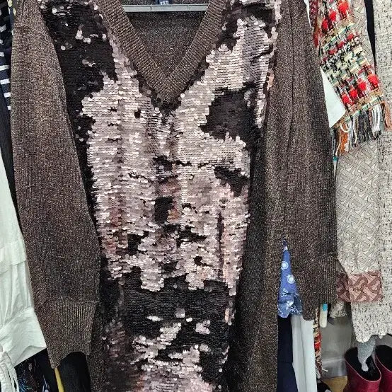 [BUNJANG] French Connection Sequin V-Neck Knit / 프렌치커넥션 스팽글 V넥 니트