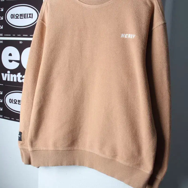 [BUNJANG] NERDY Reversible Small Logo Sweatshirt Beige / (M-XL) 널디 맨투맨 티셔츠 리버스 스몰로고 베이지-H38044