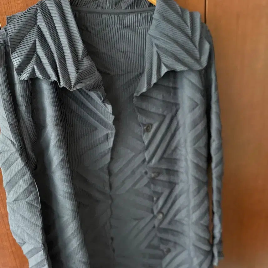[BUNJANG] Dark Gray Pleated Long Cardigan / 주름 디자인 롱 가디건