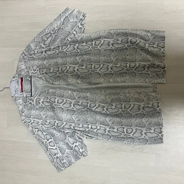 [BUNJANG] Supreme 24 S/S Python Shirt XL / 슈프림 24 s/s 파이썬 셔츠