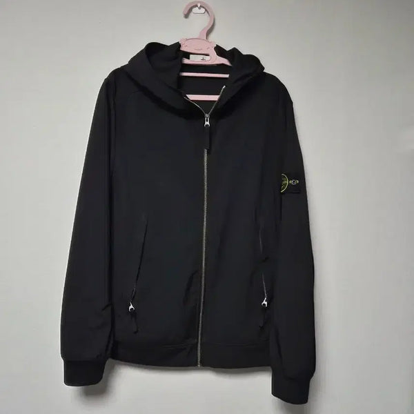 [BUNJANG] Stone Island Softshell Hooded Zip-Up Jacket / 스톤아일랜드 소프트쉘 후드집업