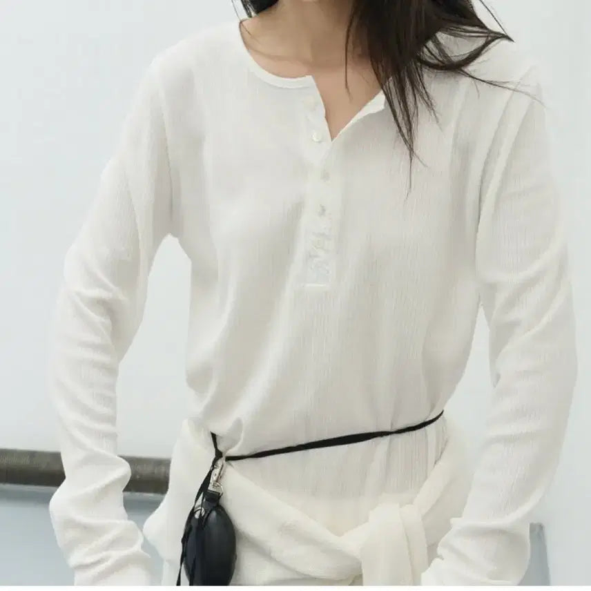 [BUNJANG] Letter Twist Henley Top - Ivory / letter 레터 Twist henley top in ivory