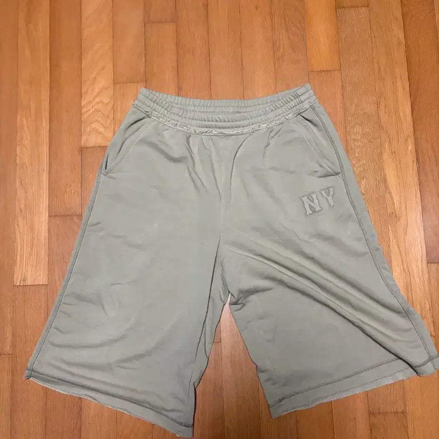 [BUNJANG] MLB NY Bermuda Pants Khaki XL / MLB NY 버뮤다 팬츠 XL