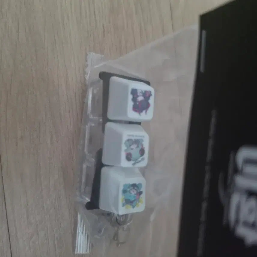 [BUNJANG] Lee Hwan Keycap Keyring / 이환 키캡 키링 팝니다