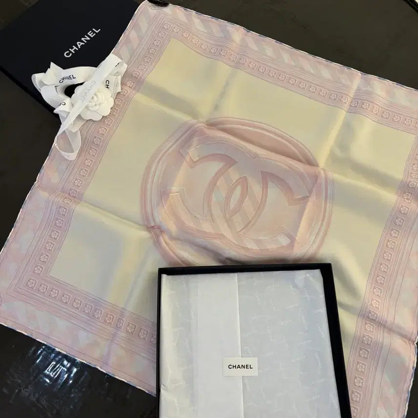 [BUNJANG] Chanel CC Logo Pink Silk Scarf / 새상품) 샤넬 CC로고 핑크 실크 스카프