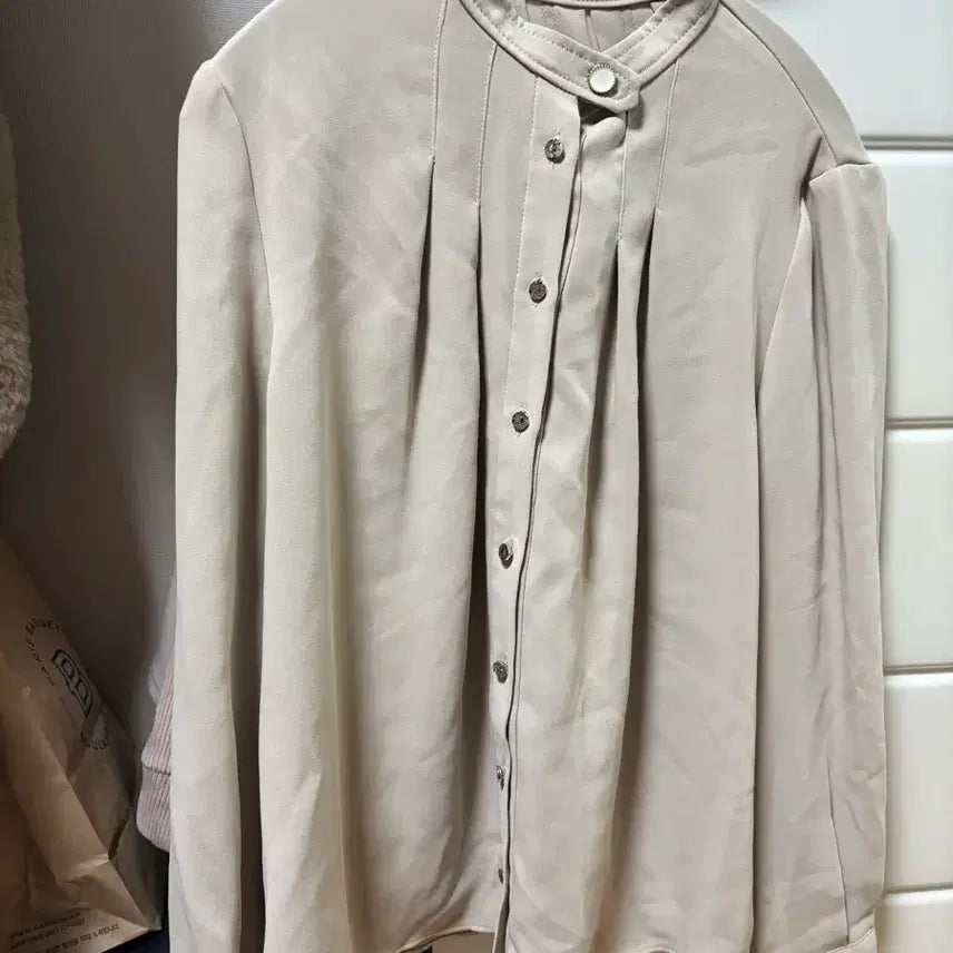 [BUNJANG] Modern Beige Pintuck Blouse / 모던한 베이지 핀턱 블라우스