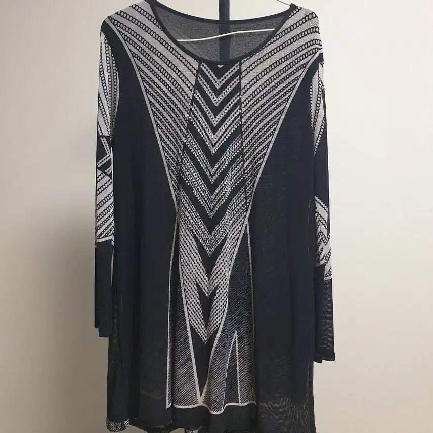 [BUNJANG] Black Pattern Women's Blouse Free Size / (새상품)블랙 패턴 여성 블라우스 free