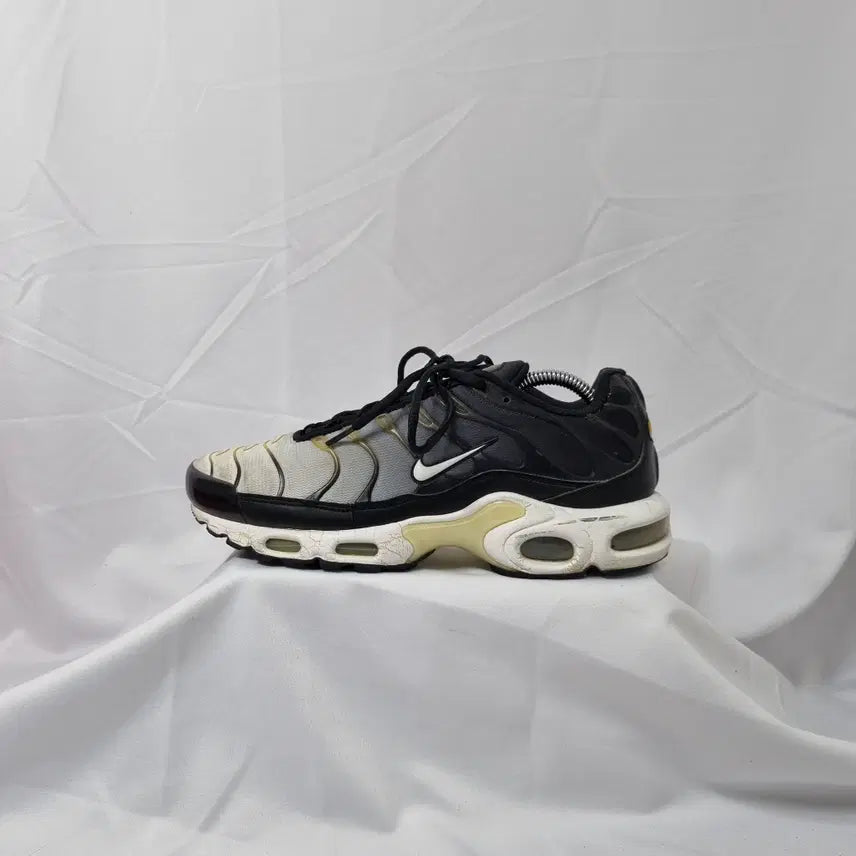 [BUNJANG] Nike Air Max Plus 'Black' Vintage Sneakers / 빈티지하서 270 나이키 에어맥스 플러스 블랙 스니커즈