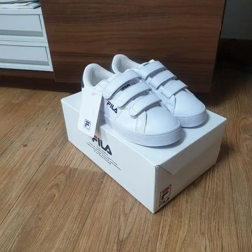 [BUNJANG] Fila Sneakers - Navy/White - Size 225 / (새상품) 휠라 운동화 225 사이즈