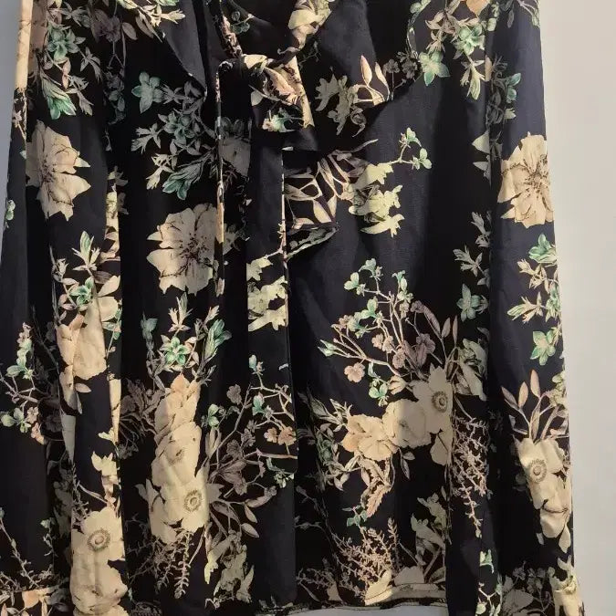 [BUNJANG] Flower Pattern Ribbon Blouse / 플라워 패턴 리본 블라우스