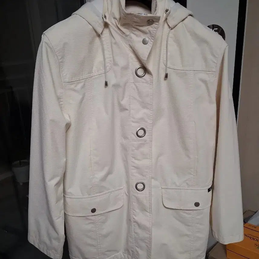 [BUNJANG] Saint James Beige Hooded Windbreaker Jacket / 세인트 제임스 바람막이 자켓