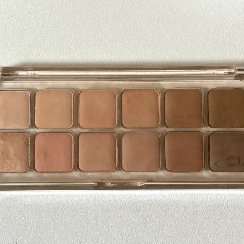 [BUNJANG] Clio Latte Senior Shadow Palette / 클리오 라떼는 선임 섀도우 팔레트